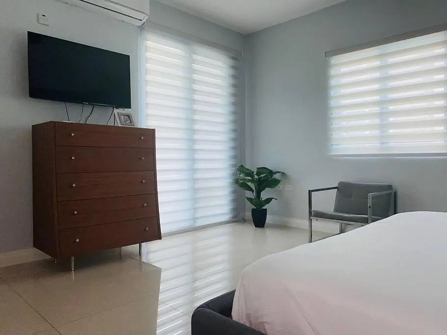 High-Rise Luxe Apartment Kingston 0*,  Jamaica