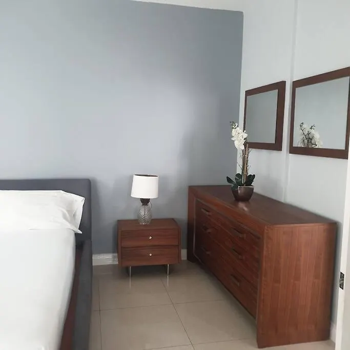 High-Rise Luxe Apartment Kingston 0*,  Jamaica