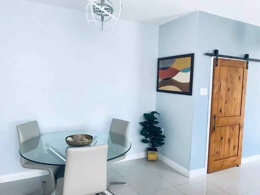 High-Rise Luxe Apartment Kingston 0*,  Jamaica