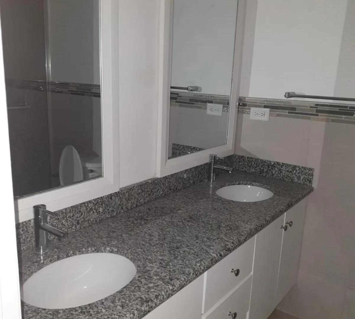 High-Rise Luxe Apartment Kingston